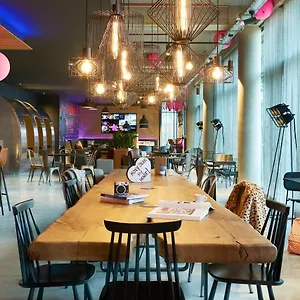 מלון Moxy Paris Charles De Gaulle Airport, רואיסי-אן-פרנס